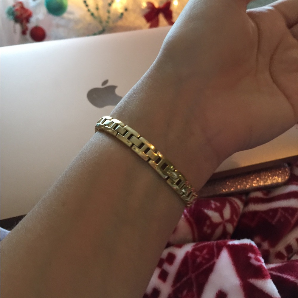 Guess Gold Watch - Picture 7 of 8